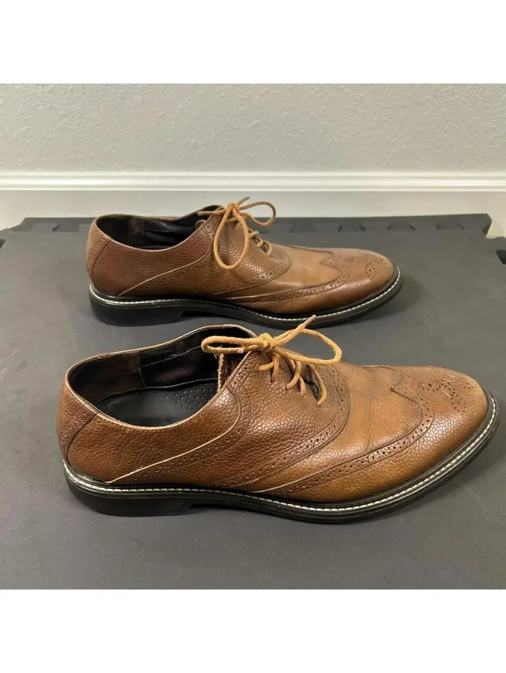 Cole Haan Men's Ledley Oxfords in brown leather. size 10